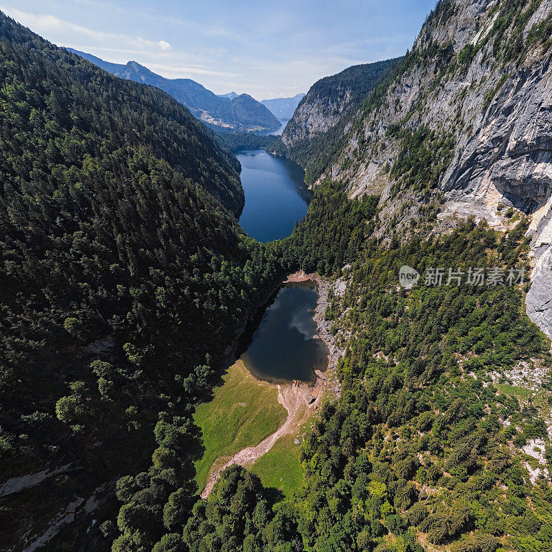 Toplitzsee (toplitzlake)， Kammersee和Grundlsee山湖的广角空中全景图，在Salzkammergut，斯蒂里亚，奥地利。